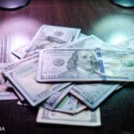 НБУ різко знизив офіційний курс долара до гривні