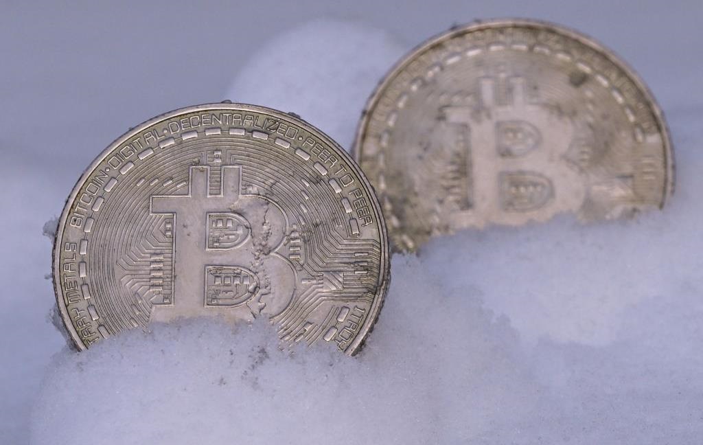 Новини бізнесу - Bitcoin впав до мінімуму за три місяці