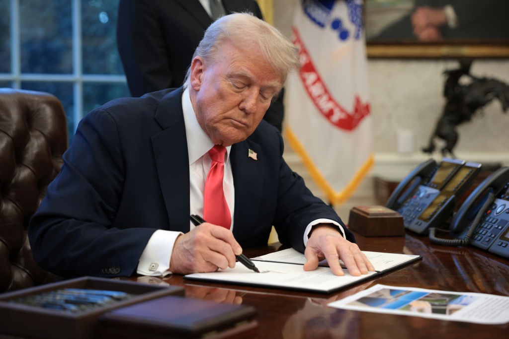 Новини світу - Трамп продовжив санкції проти Росії