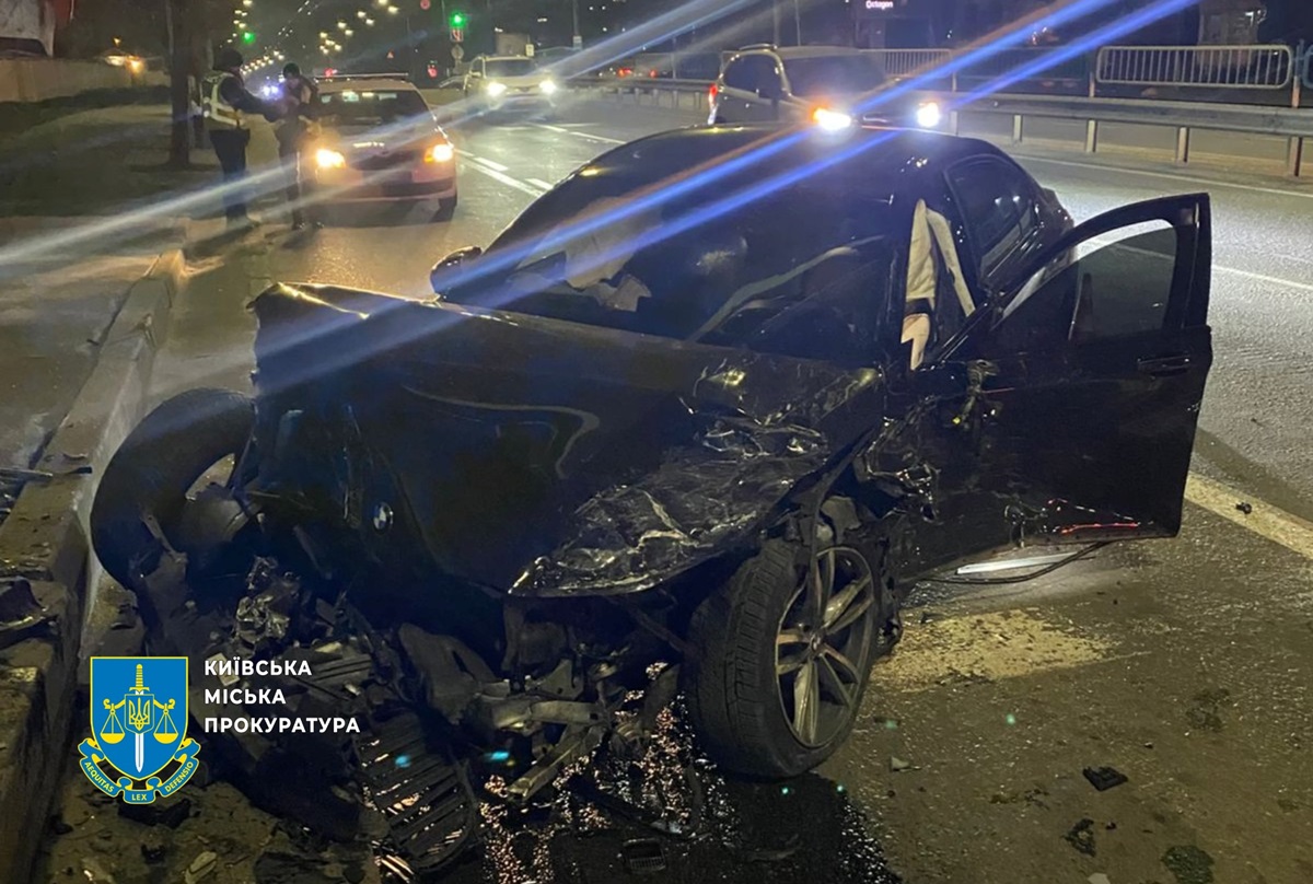 Новини Києва - У Києві п'яний водій BMW протаранив авто на світлофорі