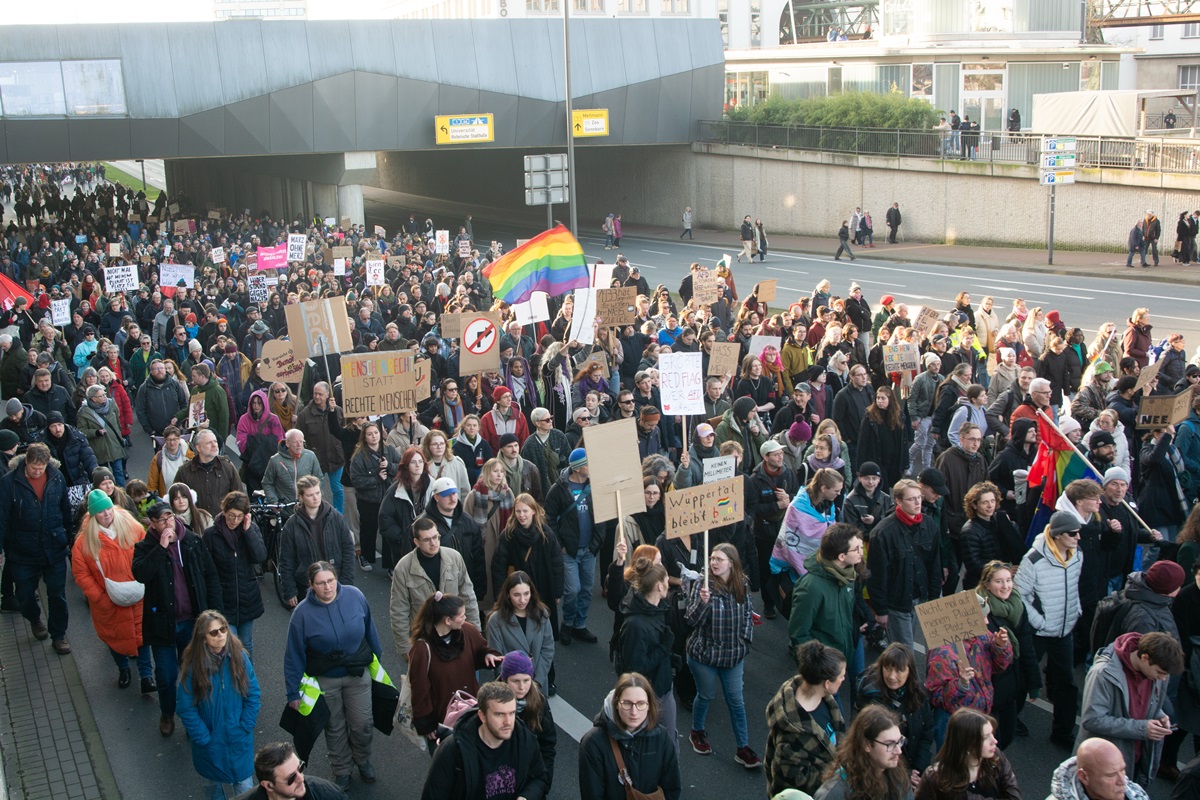 Новини світу - У Німеччині відбулися масові протести проти ультраправих