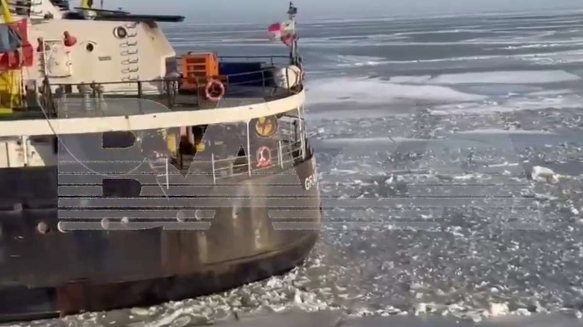 Новини світу - В Азовському морі тоне судно з кукурудзою