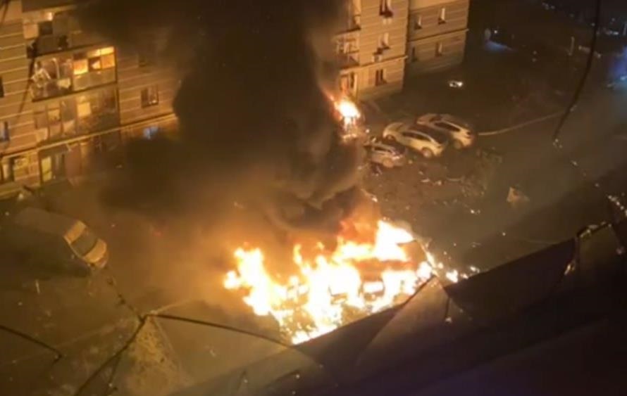 Новини України - В Сумах "шахед" улучив в автостоянку