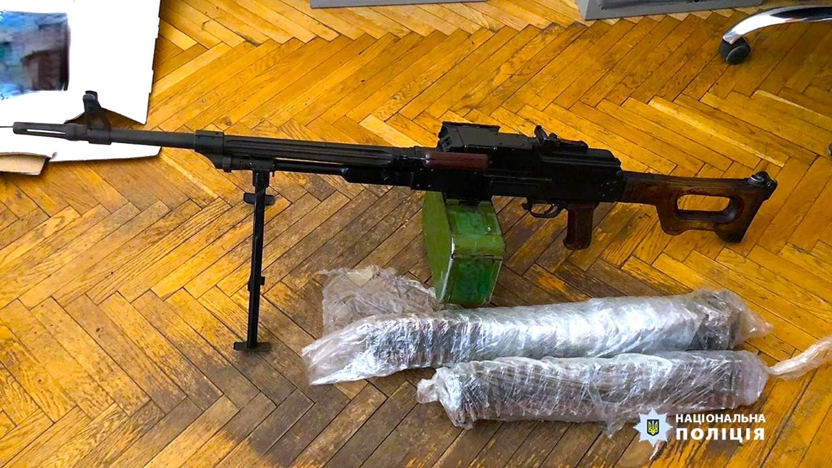 Новини України - На Прикарпатті викрили торгоців зброєю