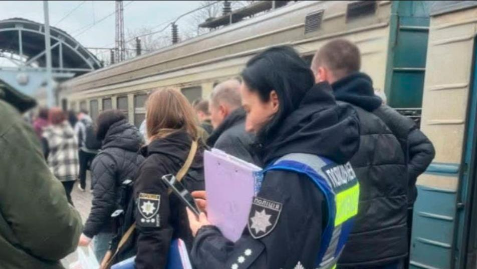 Новини Києва - Помер підліток, якого вдарило струмом на даху електрички у Києві