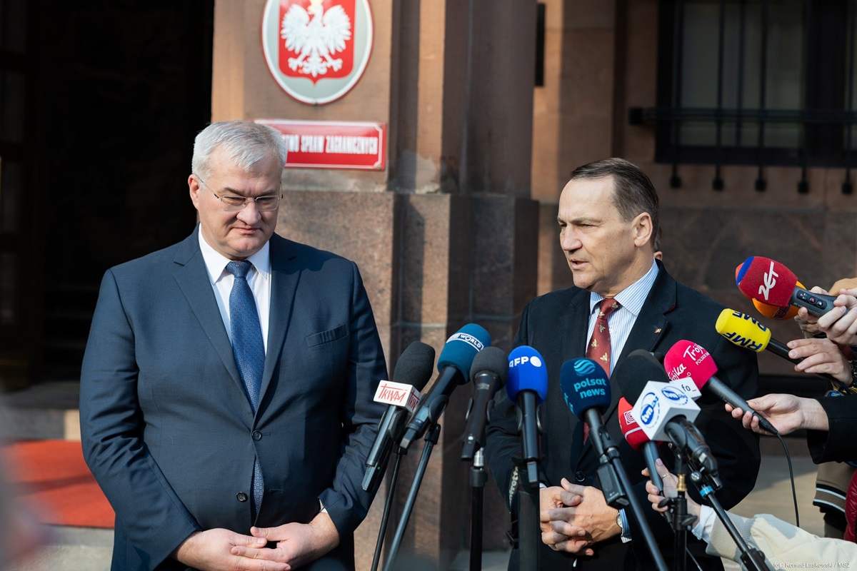 Новини світу - Сибіга і Сікорський обговорили переговори у Джидді