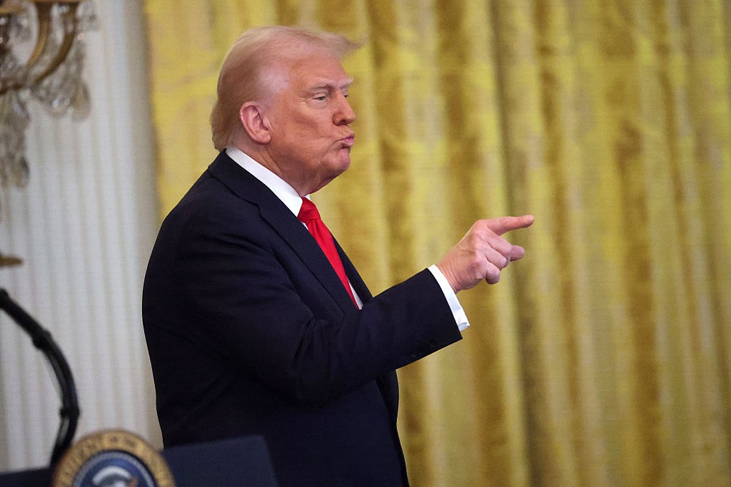Новини світу - Трамп заявив, що "розлючений" на Путіна