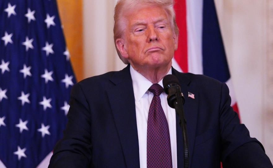 Новини світу - Трамп зупинив всю військову допомогу Україні - Bloomberg