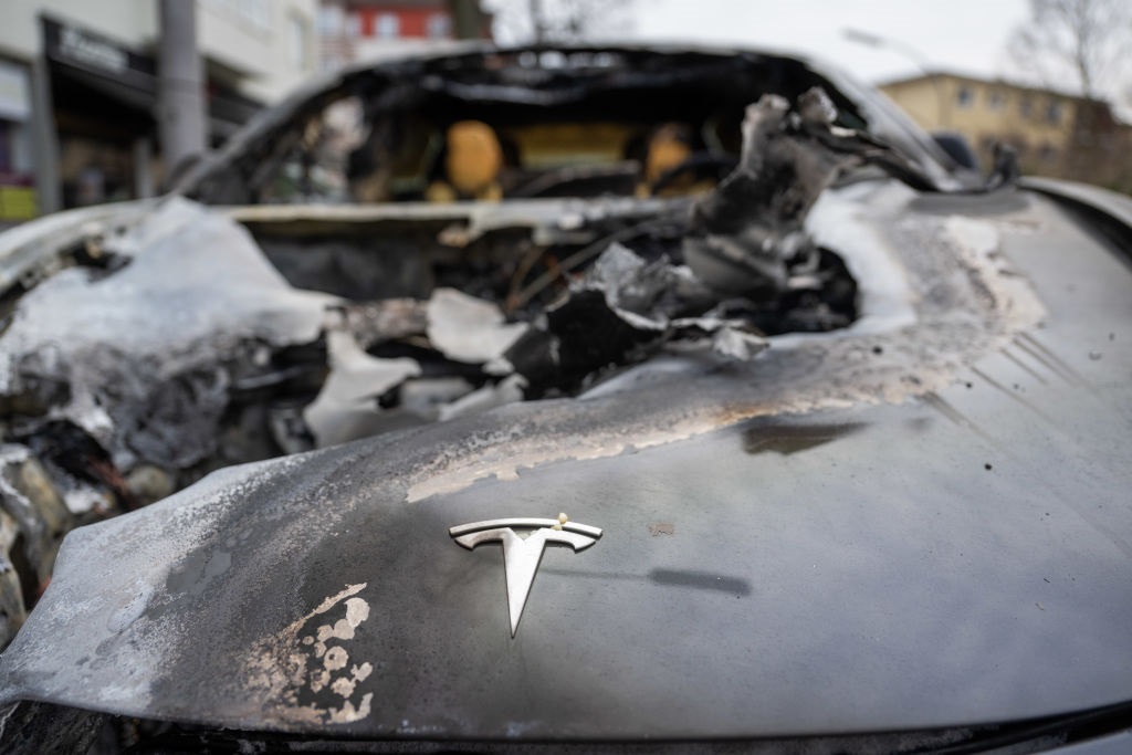 Новини світу - У Берліні вигоріли чотири Tesla за ніч