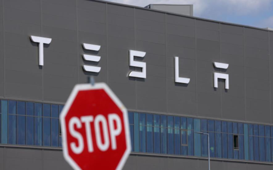 Новини світу - У Франції підпалили представництво Tesla