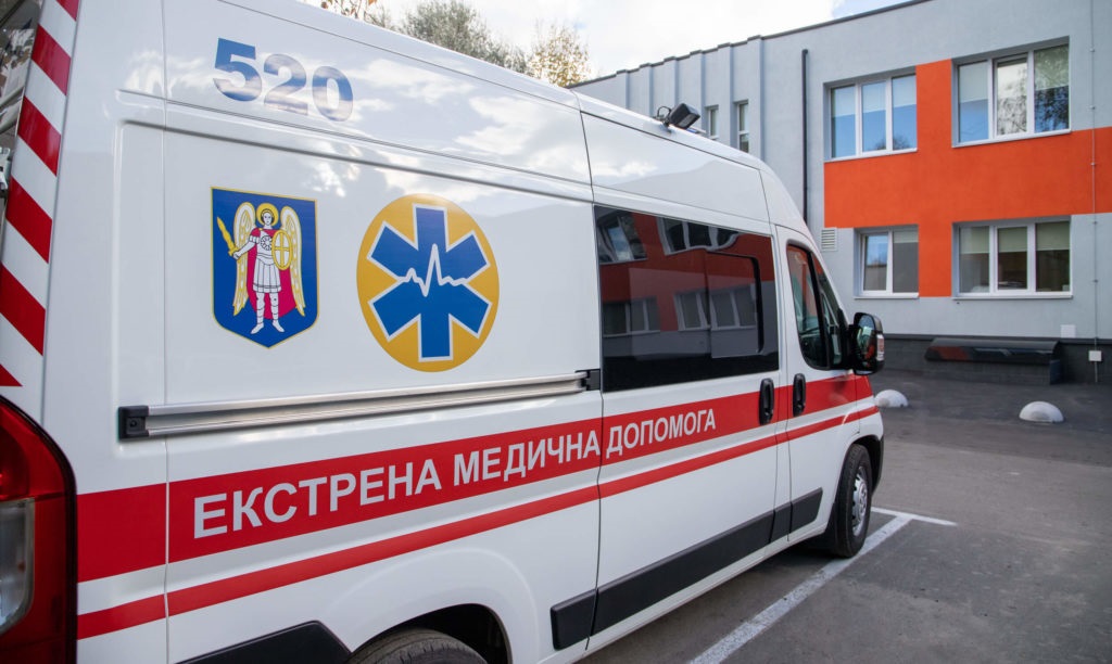 Новини Києва - У Києві чоловік перерізав собі горло бензопилою