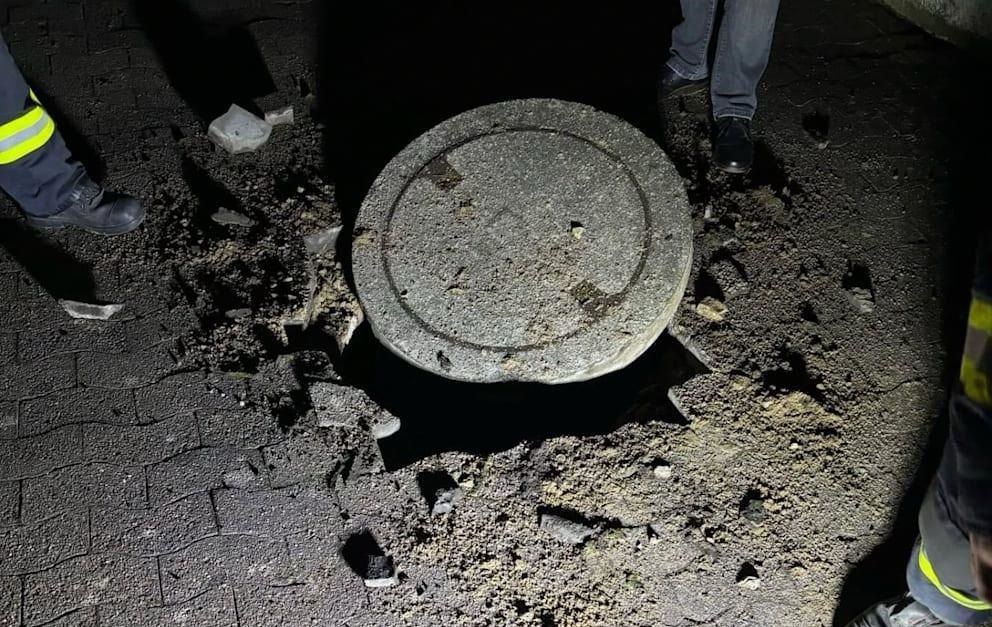 Новини світу - У Німеччині підлітки влаштували вибух, коли смажили сосиски у каналізації