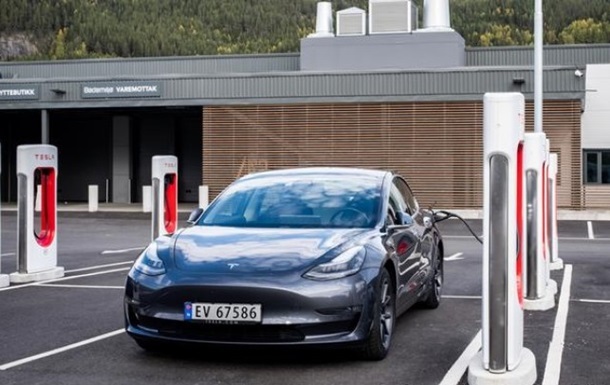 Новини бізнесу - У США спалили сім зарядних станцій Tesla