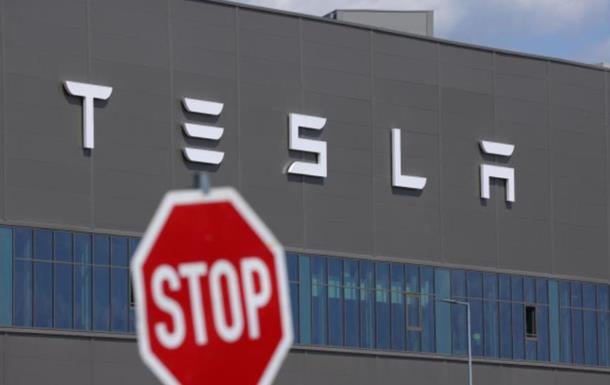 Авто новини - В Австралії продажі Tesla впали на 70%