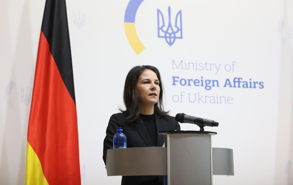 Новини України - Бербок прибула з візитом до Києва
