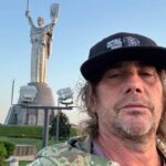 Кліпмейкер Nirvana Семюел Баєр знімає фільм про Україну