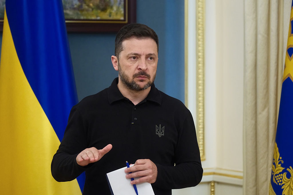 Новини України - Зеленський заслухав доповідь Сирського