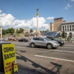 Офіційні курси долара і євро зросли в Україні