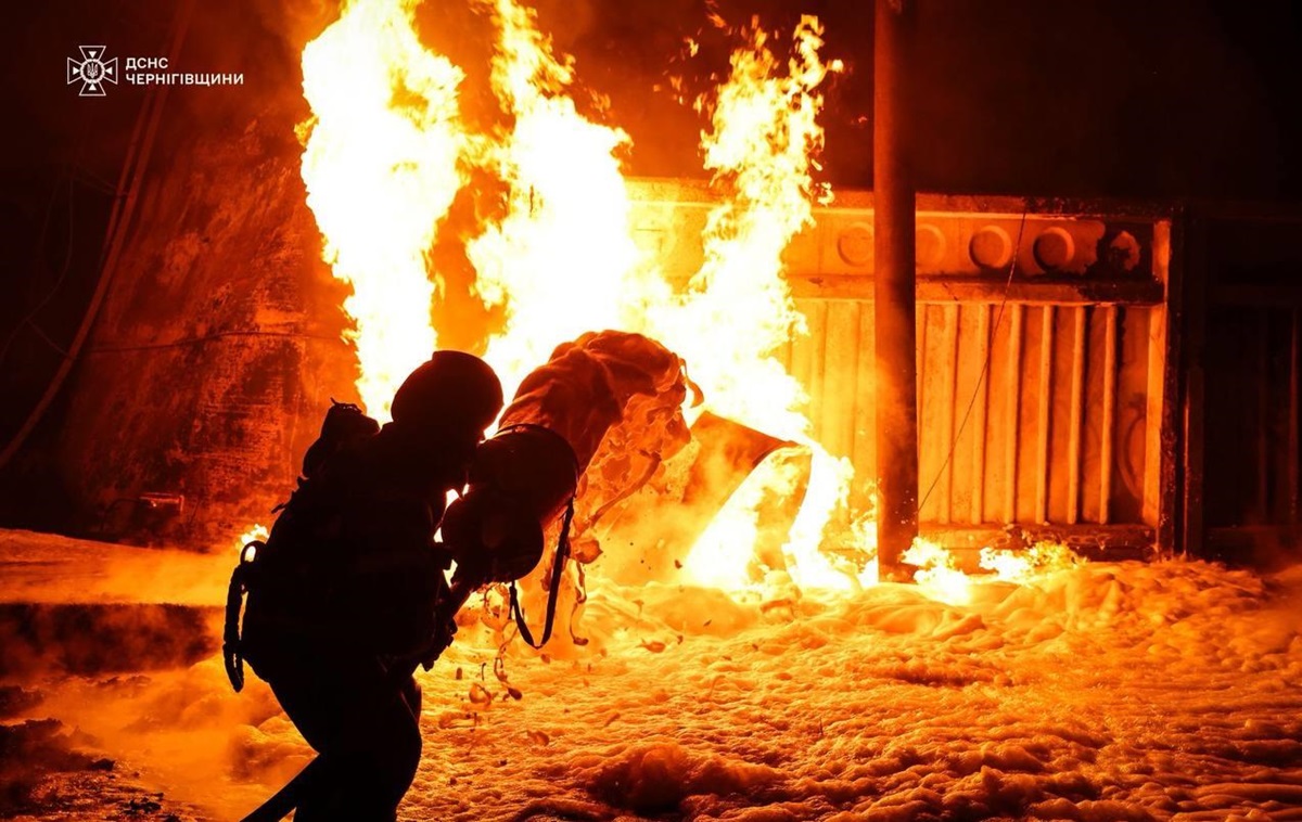 Новини України - Росіяни поранили чотирьох рятувальників на Чернігівщині