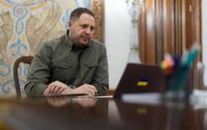 Єрмак заявив, що вирушає на фронт – New York Post