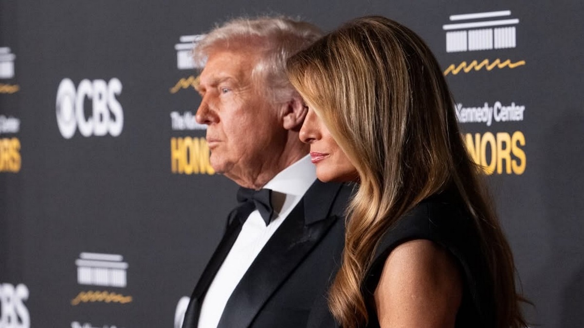 Новини культури - Трампи показали різдвяний портрет