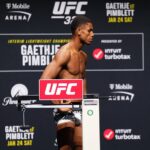 Боєць UFC зійшов із ваг і простерся плазом