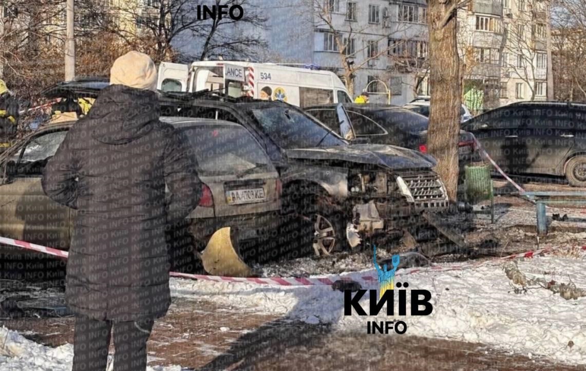У Києві вибухнув позашляховик, є постраждалі