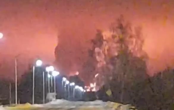 Новини світу - У РФ після атаки БПЛА палає нафтобаза