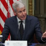 США обіцяють не знімати санкції з російської нафти