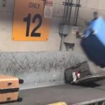 З’явилося відео, як в аеропорту знущаються із багажу