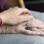 86-річну француженку затримали у США після переїзду до коханого юності