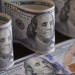 Долар переоцінений щонайменше на 20% – професор Гарварду