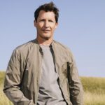 Джеймс Блант після скандалу змінив символіку: з герба РФ на тризуб