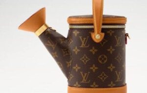 Louis Vuitton випустив сумку у формі садової лійки за $4800