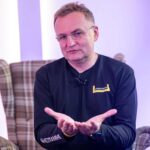 Мер Львова показав зізнався, що носить одні кросівки вже три роки