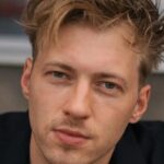 Популярний актор вперше показав нову обраницю