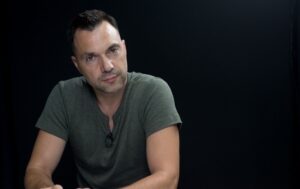 TikTok обмежив канал Арестовича в Україні