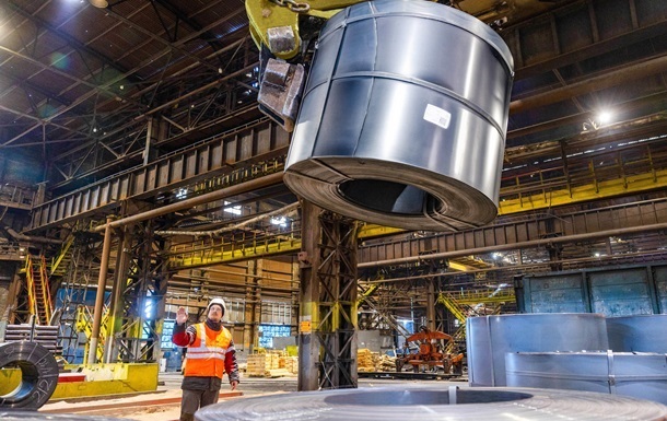 Україна скоротила виплавку сталі на 25% у квітні