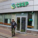 Відключення інтернету: росіяни “винесли” з банків рекордну суму коштів