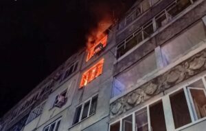 РФ вдарила по Павлограду: горить багатоповерхівка
