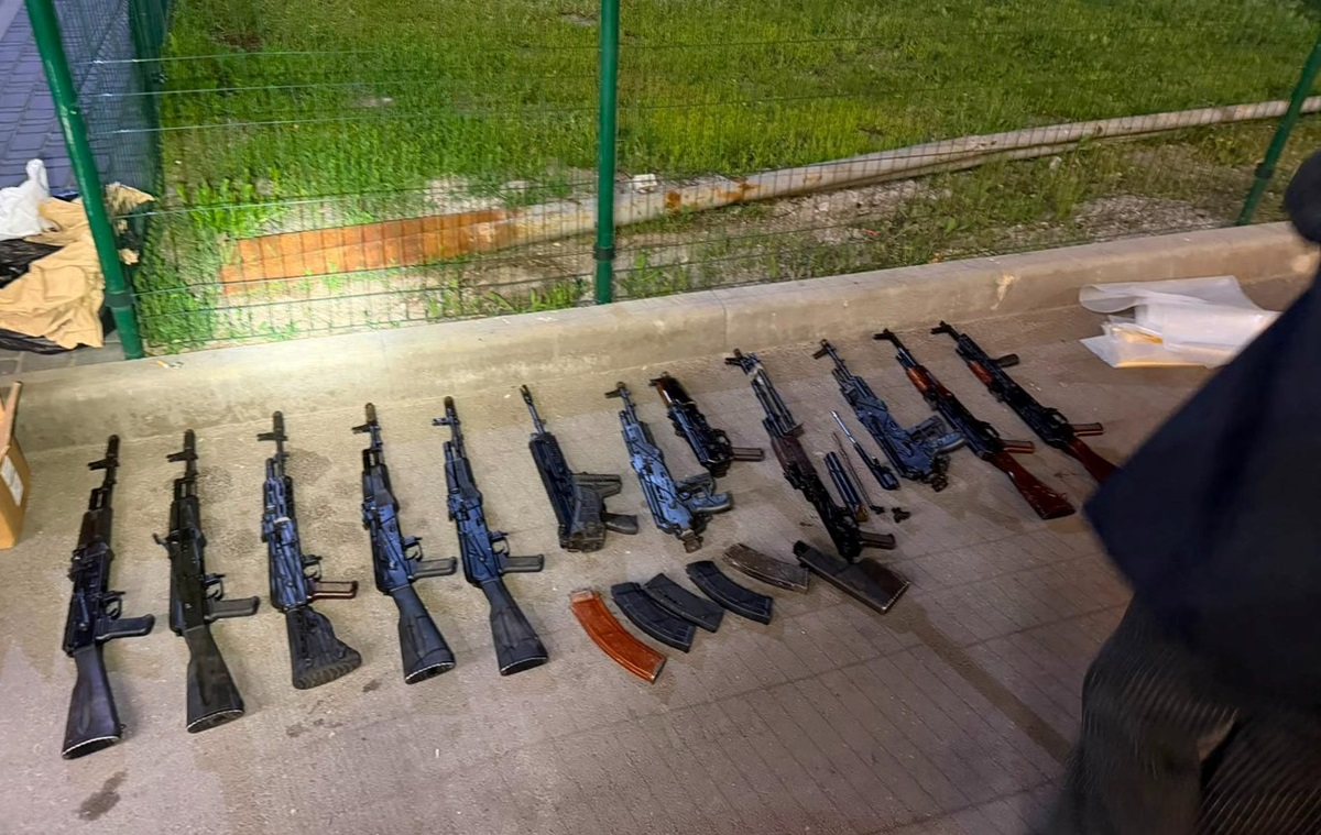 У Кропивницькому поліцейський з братом торгували зброєю і мали паспорти РФ