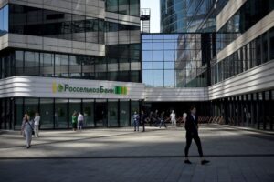 Удар по грошах і військових. Нові санкції проти РФ