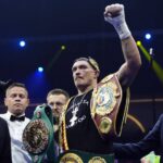 Усик відмовився від усіх чемпіонських поясів