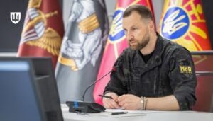 У Міноборони пояснили причини звільнення Євгенія Хмари з військової служби